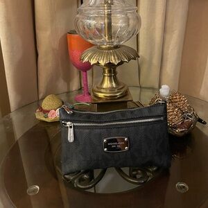 Michael Michael Kors please check all picture of condition